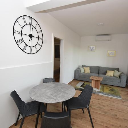Apartman Bela Tisno Exterior foto