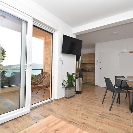Apartman Bela Tisno Exterior foto