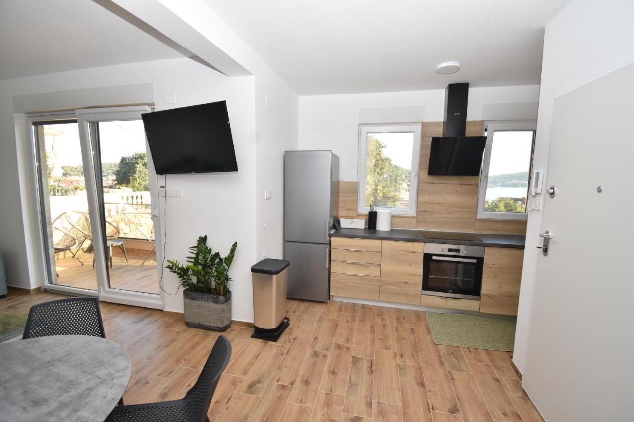 Apartman Bela Tisno Exterior foto