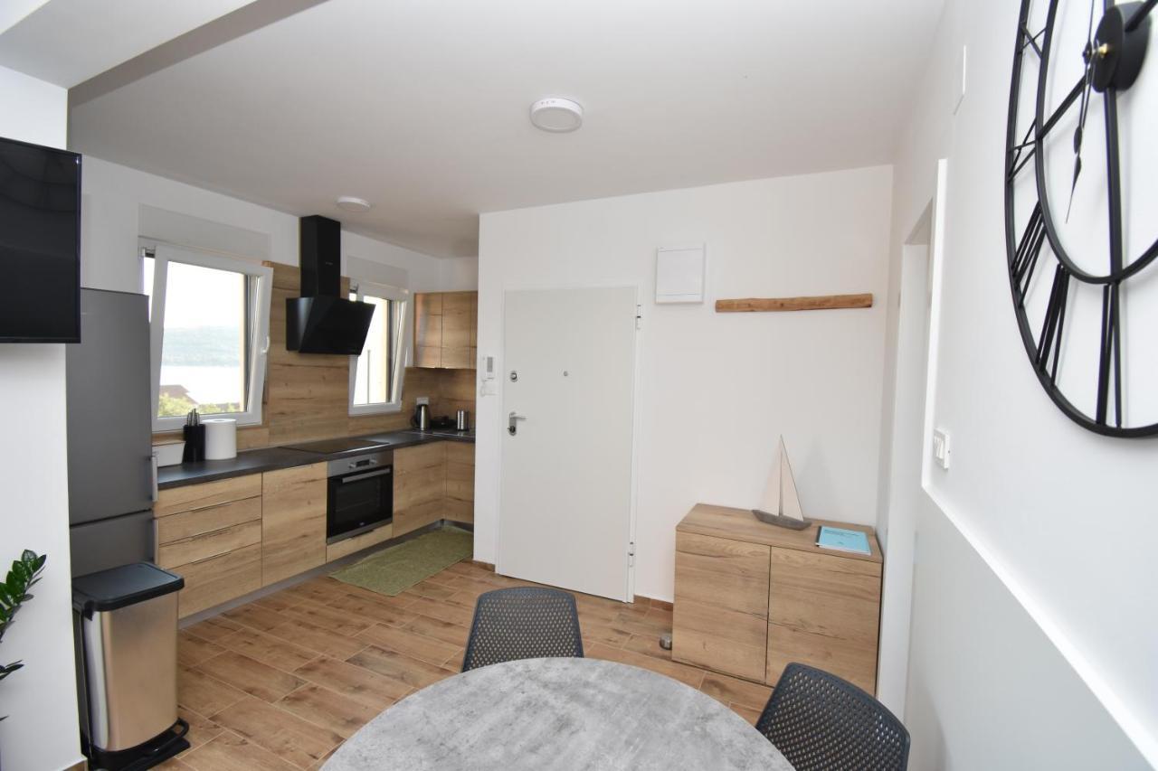 Apartman Bela Tisno Exterior foto