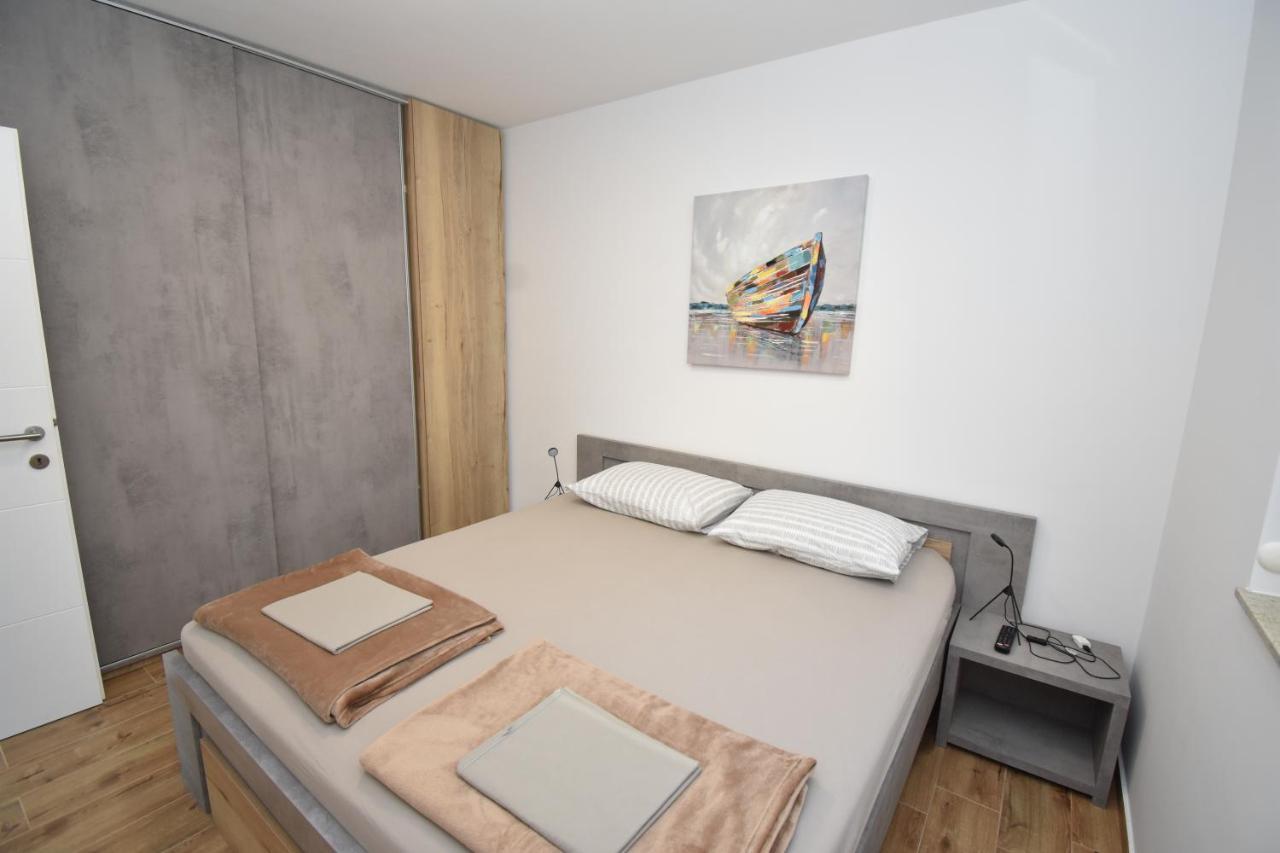 Apartman Bela Tisno Exterior foto