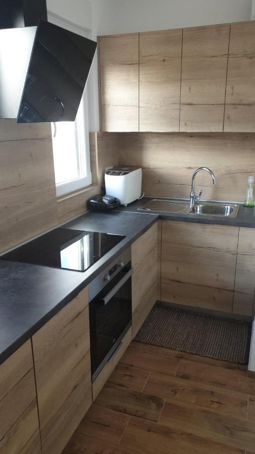 Apartman Bela Tisno Exterior foto